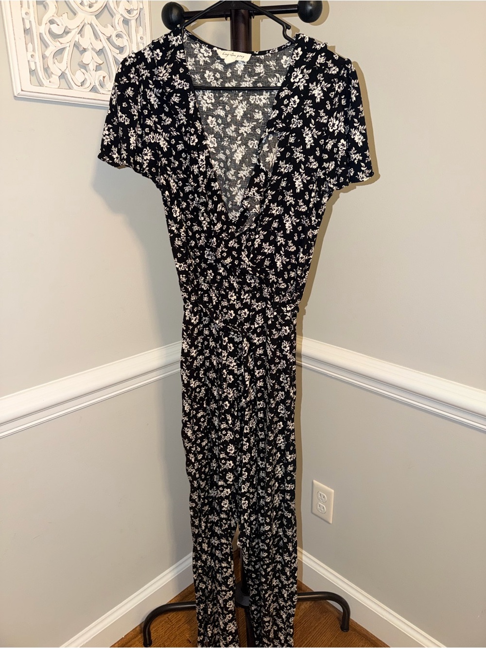 Kingston Grey Black & White Floral Jumpsuit – Medium